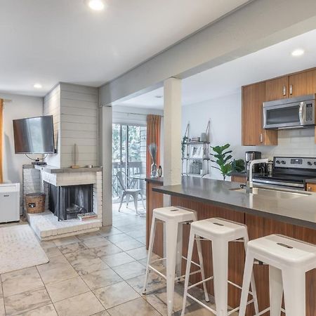 Updated Whistler Creek Studio With Parking Уислър Екстериор снимка