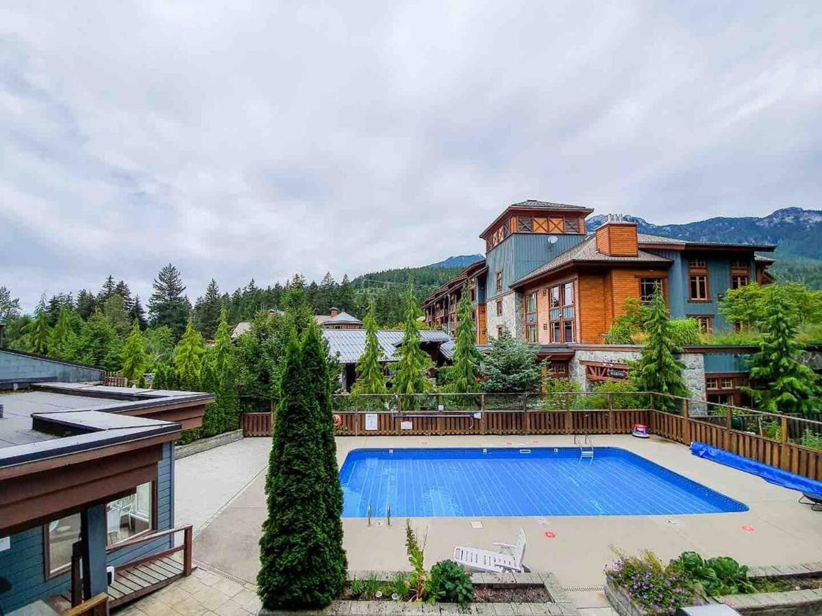 Updated Whistler Creek Studio With Parking Уислър Екстериор снимка