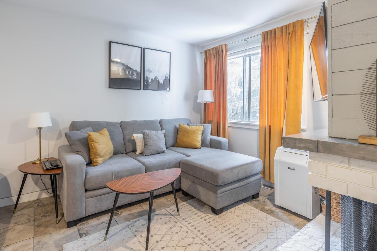 Updated Whistler Creek Studio With Parking Уислър Екстериор снимка