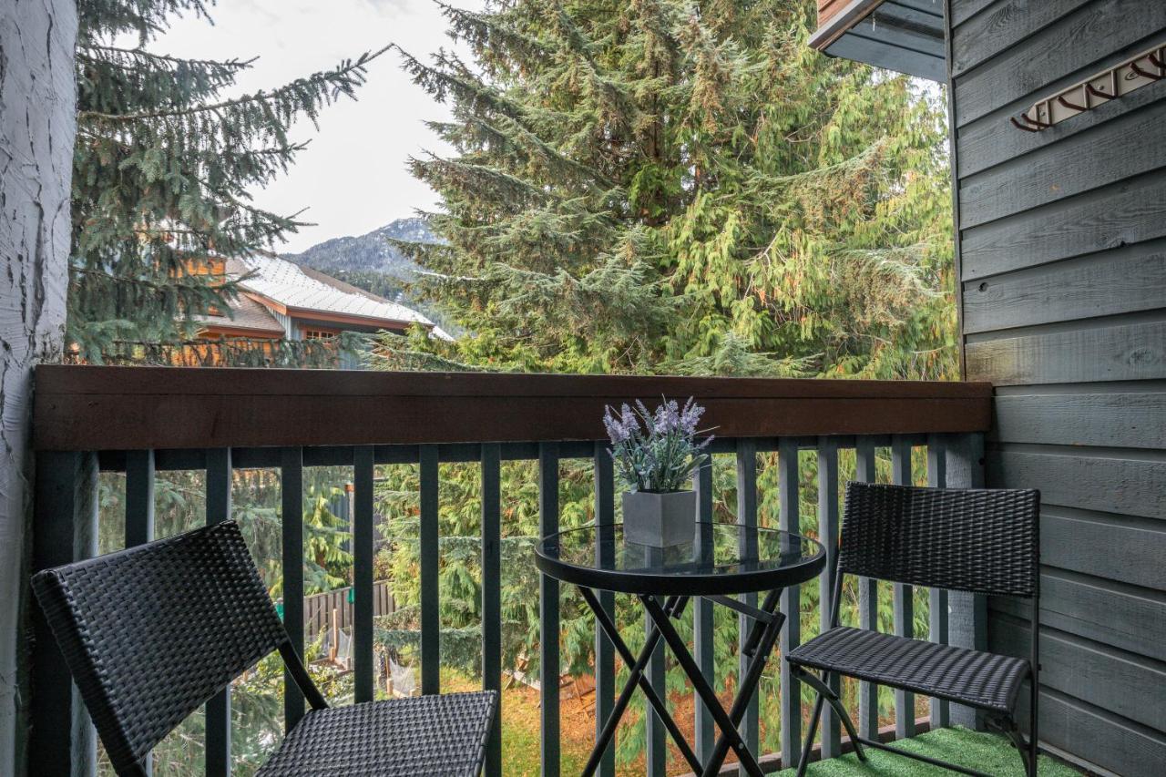 Updated Whistler Creek Studio With Parking Уислър Екстериор снимка